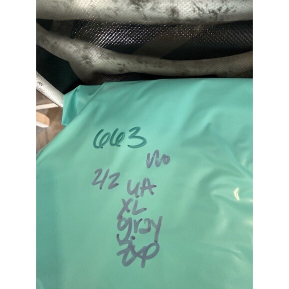 Under Amour Gray 1/4 Zip Pullover Loose Athletic Top NWT Women’s Size XL - Picture 6 of 6